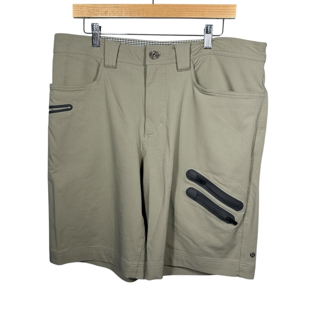 Lululemon Shorts Cadence Commute Shorts Men's 38 Khaki‎ Zip Pockets 10"